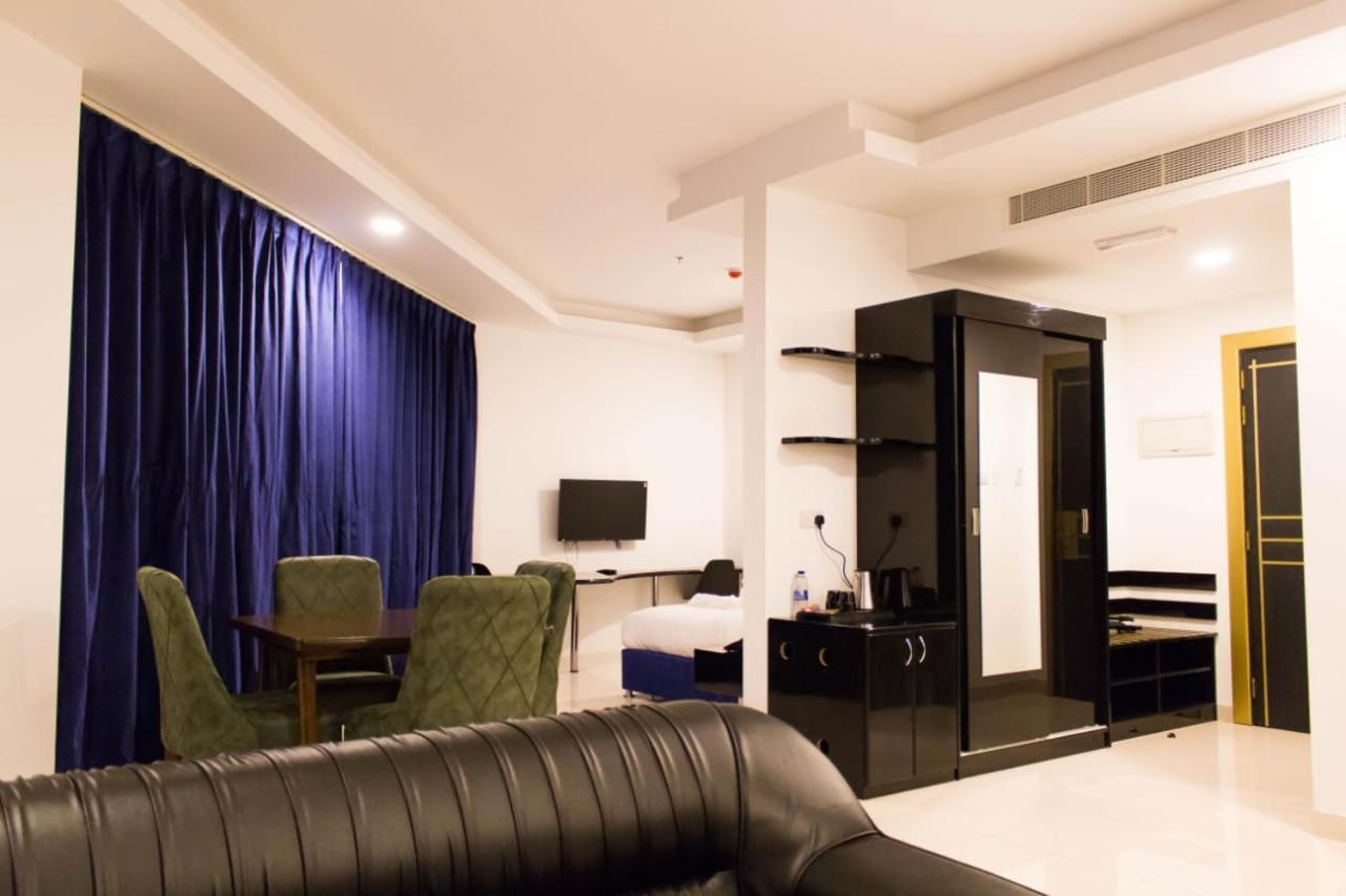 Parkside Plaza Muscat Otel Dış mekan fotoğraf